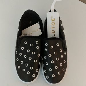 GOLDTOE BLACK WOMEN SNEAKERS SIZE 6 NWT